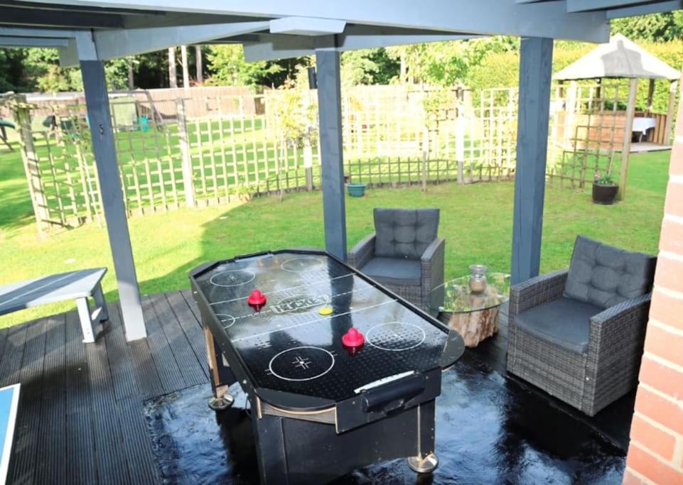 Hen & Stag Retreat Weekend Stay Sleeps 10 To 30 Thetford Exterior foto