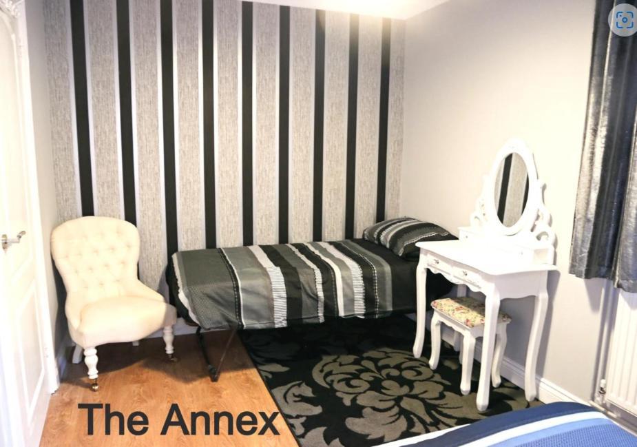 Hen & Stag Retreat Weekend Stay Sleeps 10 To 30 Thetford Exterior foto