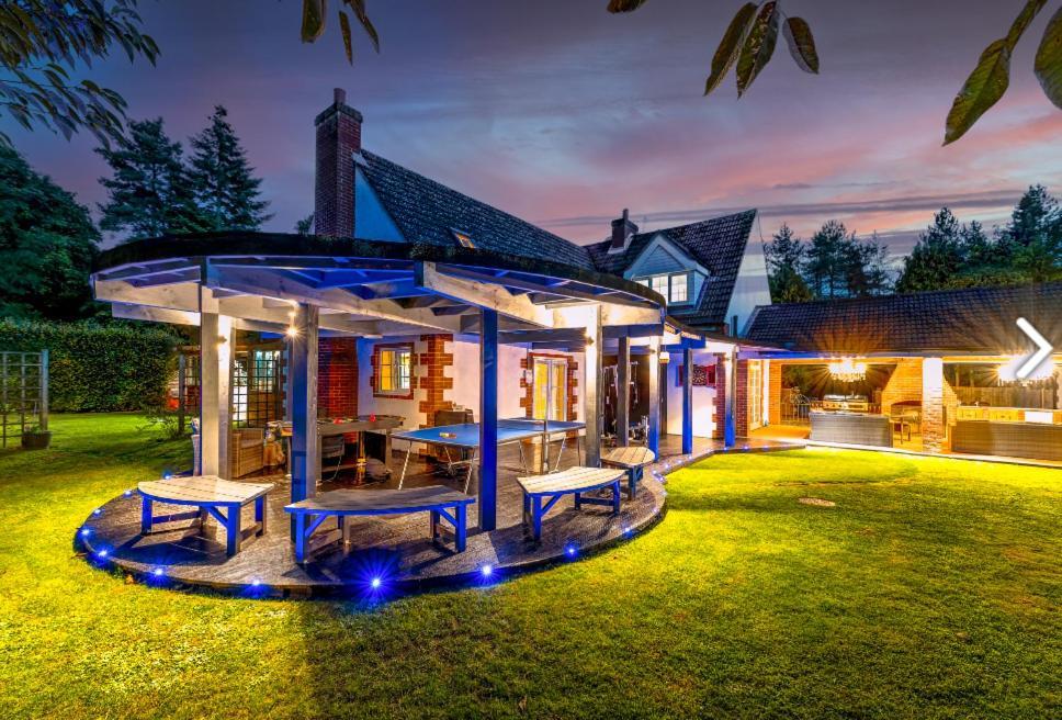 Hen & Stag Retreat Weekend Stay Sleeps 10 To 30 Thetford Exterior foto