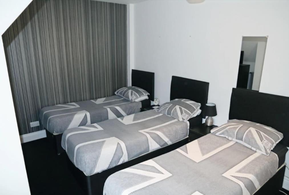 Hen & Stag Retreat Weekend Stay Sleeps 10 To 30 Thetford Exterior foto