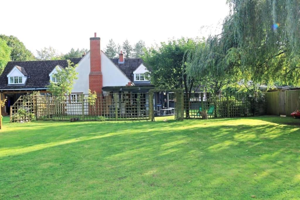 Hen & Stag Retreat Weekend Stay Sleeps 10 To 30 Thetford Exterior foto