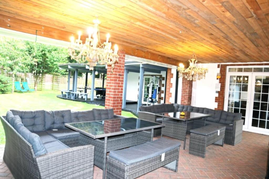 Hen & Stag Retreat Weekend Stay Sleeps 10 To 30 Thetford Exterior foto