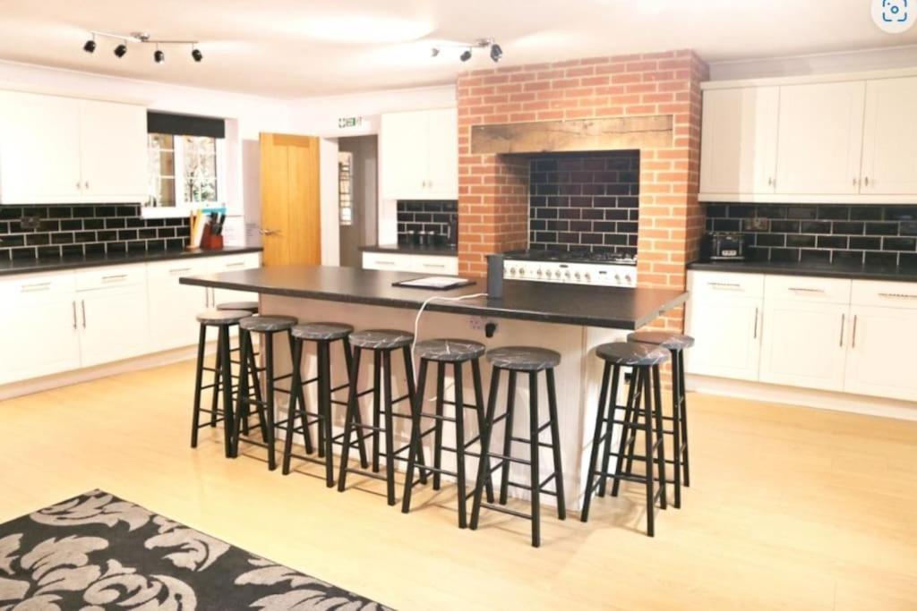 Hen & Stag Retreat Weekend Stay Sleeps 10 To 30 Thetford Exterior foto