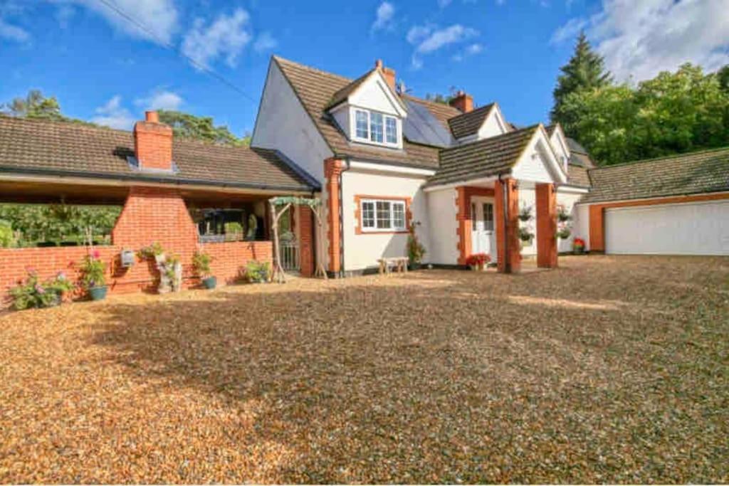 Hen & Stag Retreat Weekend Stay Sleeps 10 To 30 Thetford Exterior foto