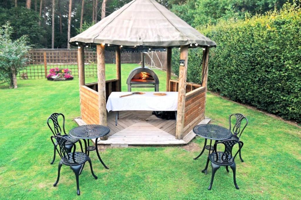 Hen & Stag Retreat Weekend Stay Sleeps 10 To 30 Thetford Exterior foto